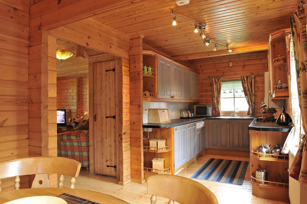 Lochside Lodge *